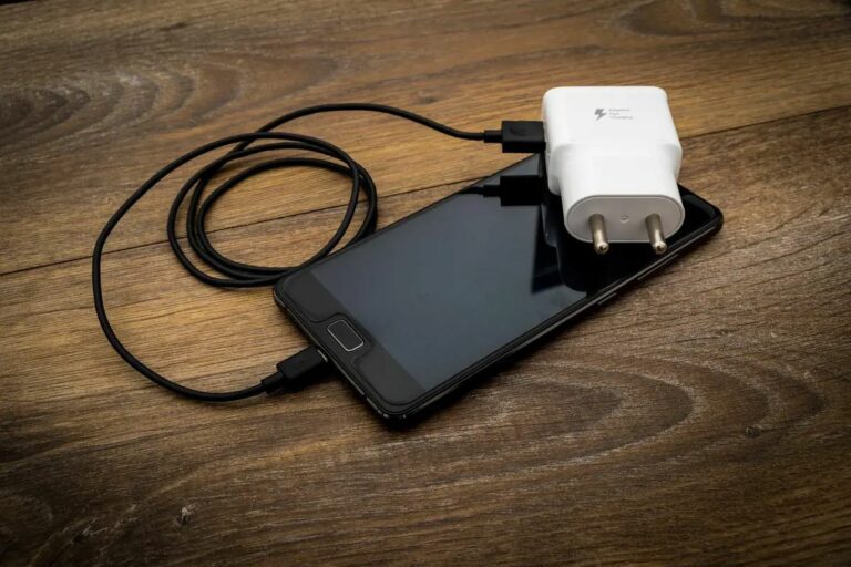Elképesztően sok USB-töltővel van gond – közel 90% hibás 