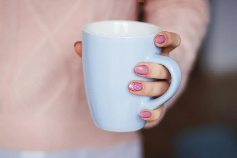 Nyugodt reggelek, avagy hogyan segíthet egy csésze tea a stressz csökkentésében