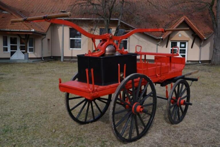 Közszemlére teszik a tűzoltószekeret