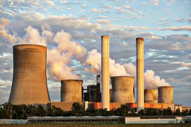 Már atomerőmű kell a közösségi oldalakhoz