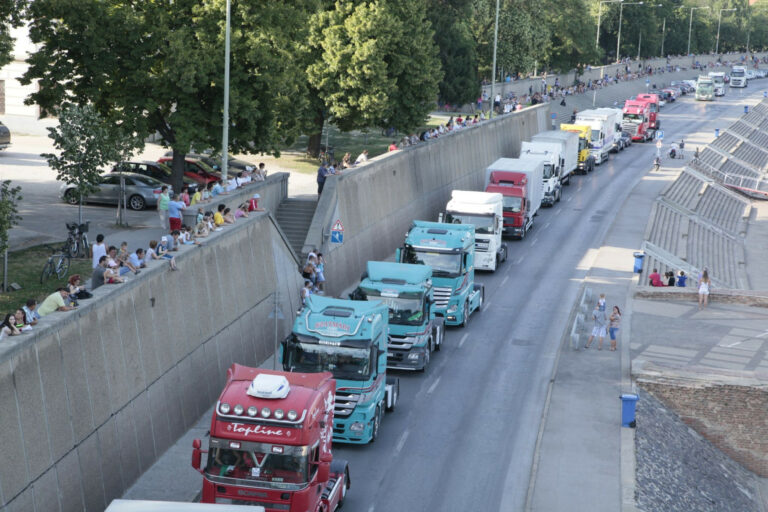 Szegeden gyűlnek össze a legszebb és legerősebb kamionok a hétvégén