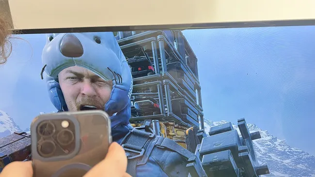 Kojima mentőöve: kiskaput találtak a fifikás brit pornó nézők