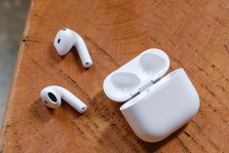 Valós idejű fordítás funkció érkezhet az Apple AirPods fülhallgatókba