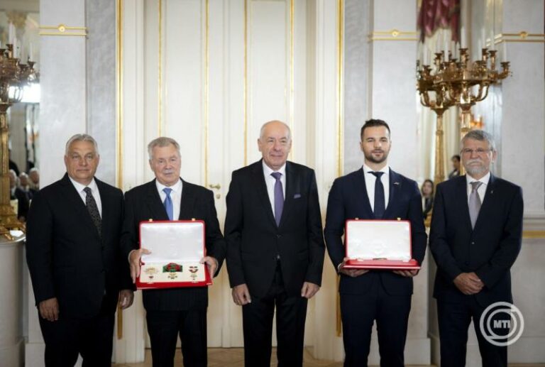 Farkas Bertalan és Kapu Tibor kapta a Magyar Szent István Rendet