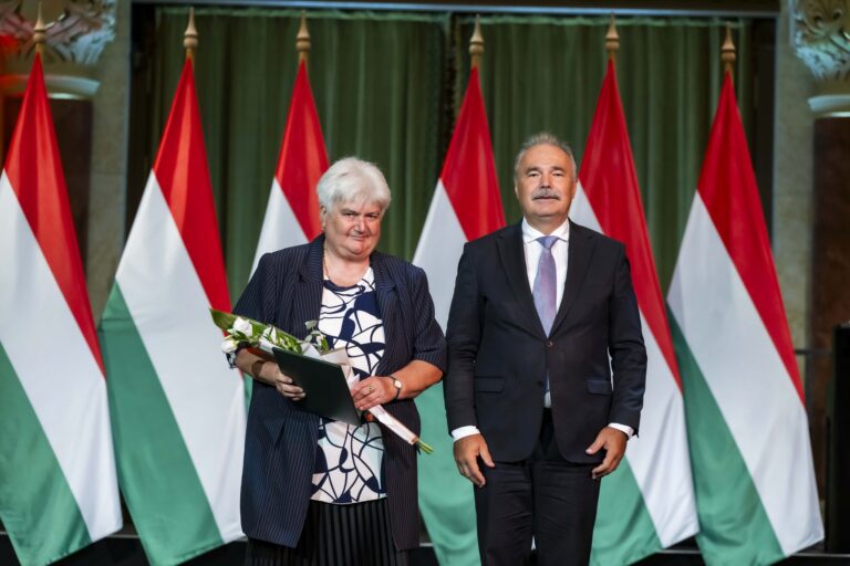 Állami kitüntetést vehetett át a székkutasi Héjja Lászlóné Molnár Mária