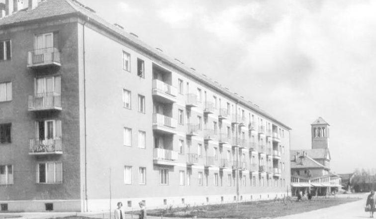 Vásárhelyi retro: itt még szinte vadonatúj, fák még sehol