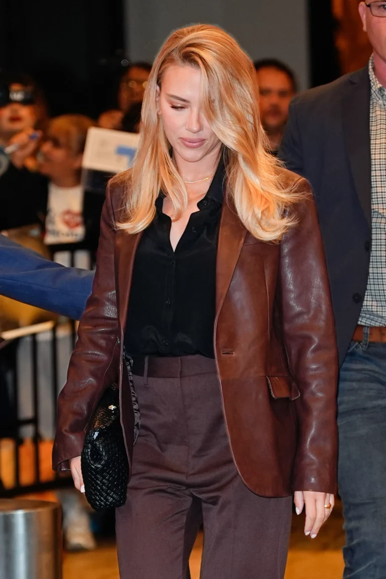 Scarlett Johansson újra divatba hozza az oldalválasztékot