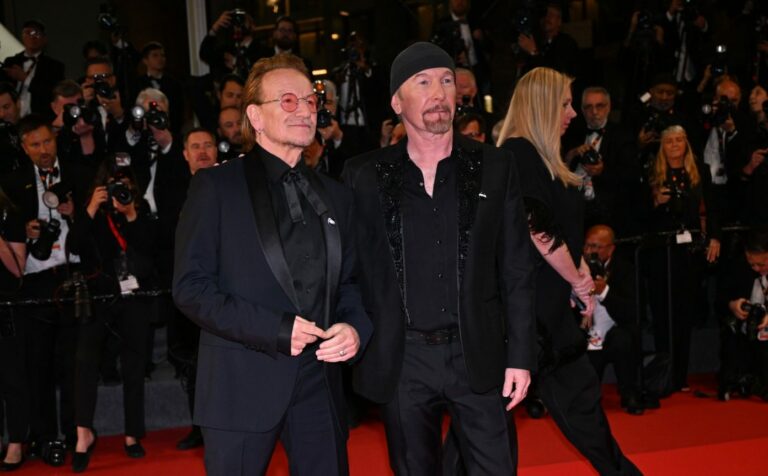 A U2 újabb mérföldköve – díj a bátor hangért