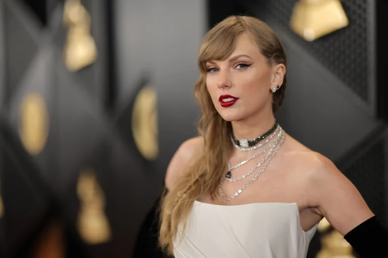 Taylor Swift frissíti a klasszikus farmert egy váratlan csavarral