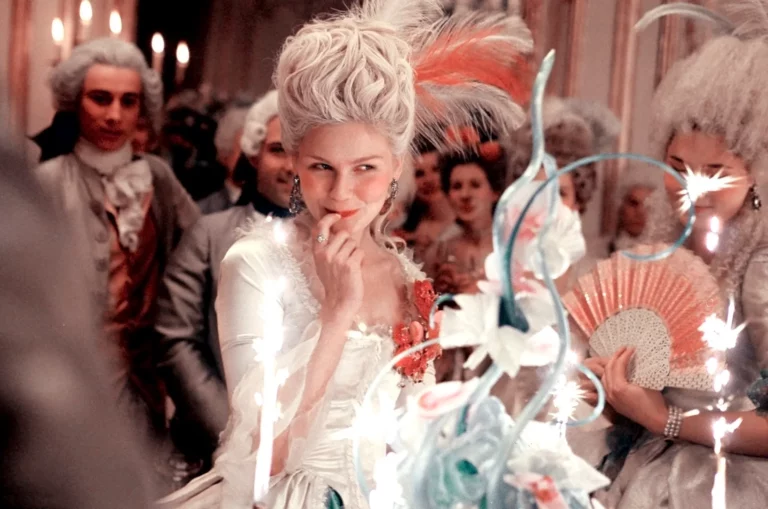 Marie Antoinette pirosítás: a maximalista sminktrend, amit ki kell próbálnod