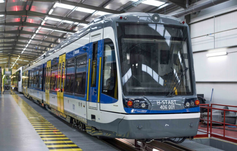 A tram-train és a szegedi buszközlekedés menetrendjét is érinti az óraállítás