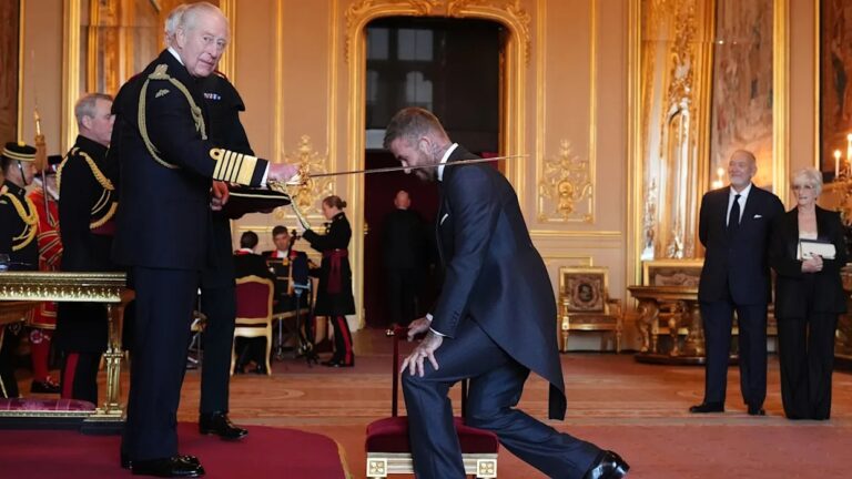 Sir David Beckham, a labdarúgó legenda hivatalosan is lovag lett