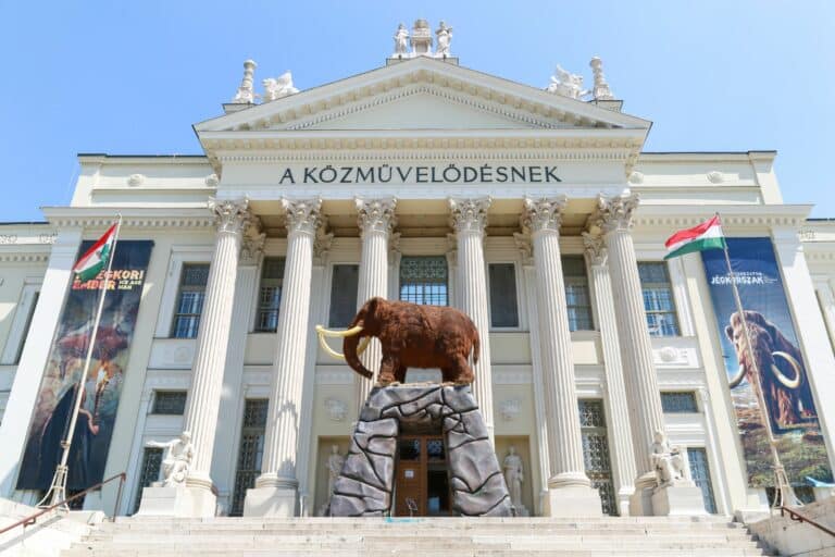 Ünnepi nyitvatartás a Móra Ferenc Múzeumban – fontos tudnivalók a látogatóknak