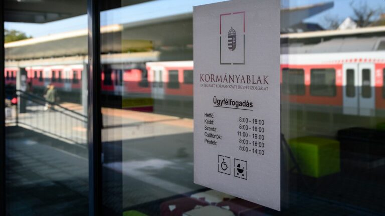 Rendkívüli nyitvatartás a kormányablakokban