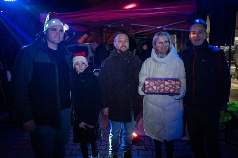 Hamarosan gazdára találnak a Mindenki Számít Vásárhelyen cipősdobozai
