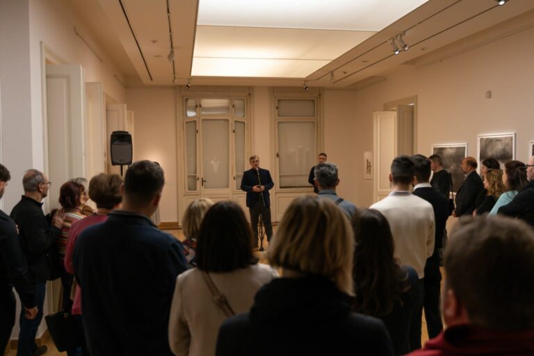30 év ünnepe: megnyílt az ArtColony Cered tárlata a REÖK-ben