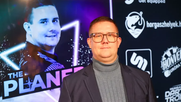 Kovács Patrik úszással is készült a darts-vb-re