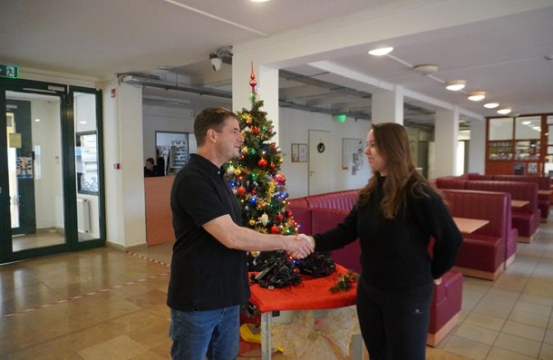 Corvin Advent: Nemcsak adnak, kapnak is