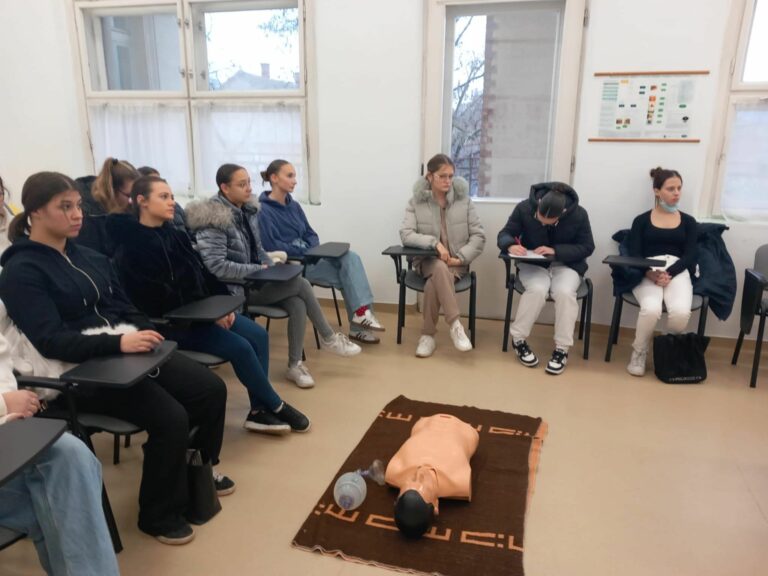 Szakmai workshop az Erzsébet Kórházban – terepen tanulhattak az egészségügyis diákok