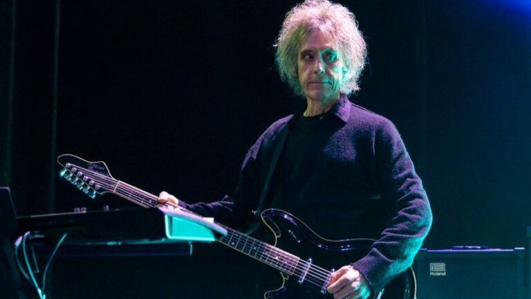 Elhunyt Perry Bamonte, a The Cure gitárosa