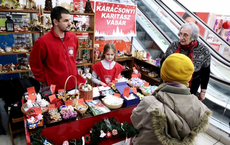 Kitárta kapuit Szegeden a jótékonysági Karitász Vásár