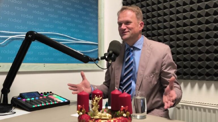 „Nem az ajándék mérete és értéke a lényeg” – Sipos József növényorvos és a karácsony