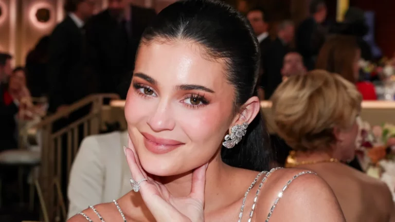 Kylie Jenner és a jeges vizes arcmosás: tényleg működik ez a trükk?
