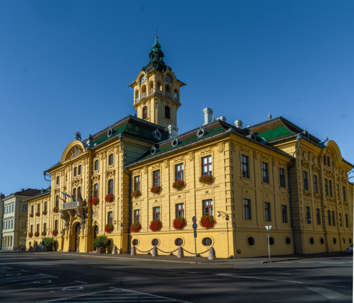 Kinyit a városháza Szegeden