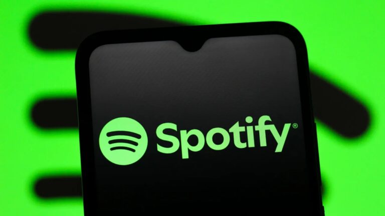 Magyarország több mint 100 éves teljes költségvetésének megfelelő összegre perel a Spotify