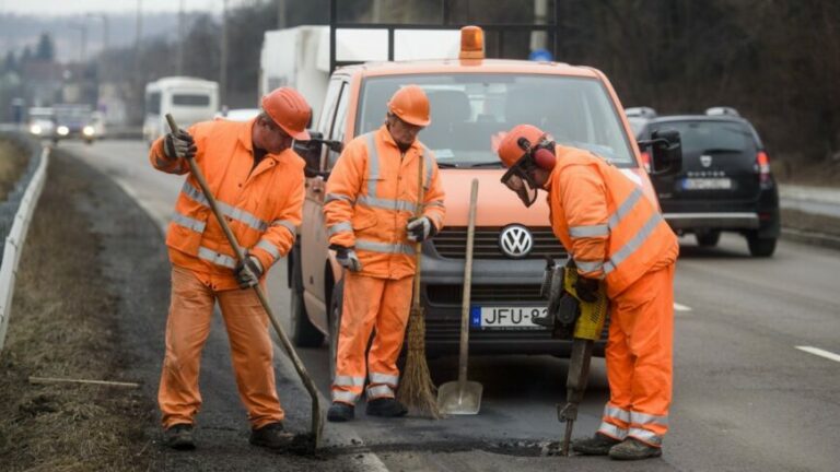 Téli károk után tavaszi helyreállítás: indulnak az útfelújítások Csongrád-Csanád vármegyében