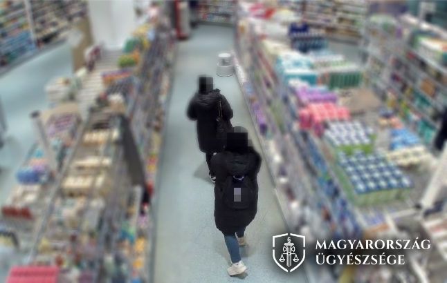 Átalakított kabátban mentek a boltba