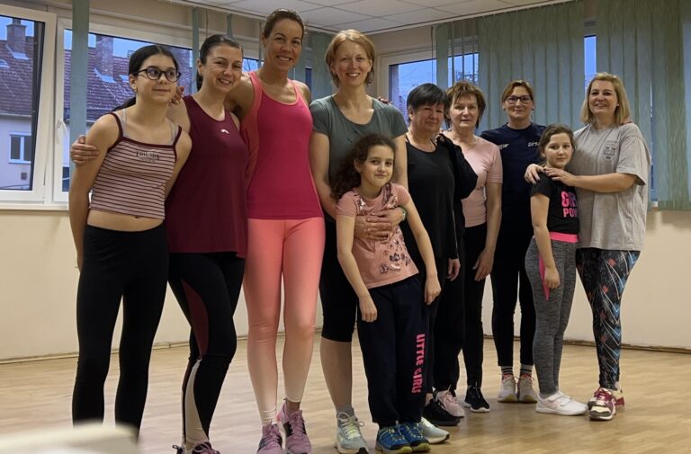 Anya és lánya együtt mozogtak Valentin-nap alkalmából