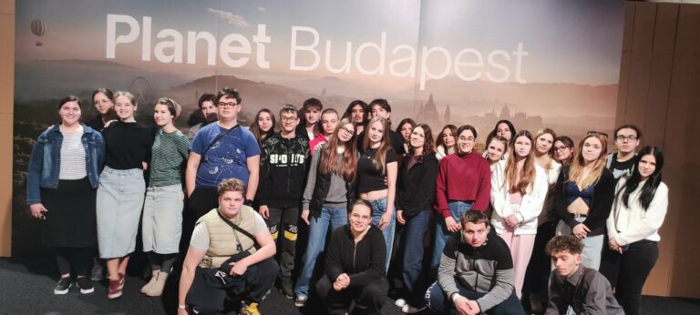 A jövőbe utaztak a Corvin diákjai: Rendhagyó élményutazás a Planet Budapesten