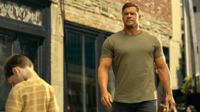 Nem indítanak eljárást Alan Ritchson ellen. Önvédelemből verte el a szomszédját