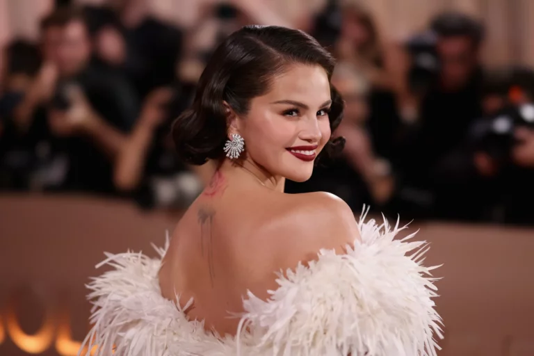 Selena Gomez manikűrje is azt bizonyítja, hogy úgy kell körömlakkot választani, mint ahogy alapozót