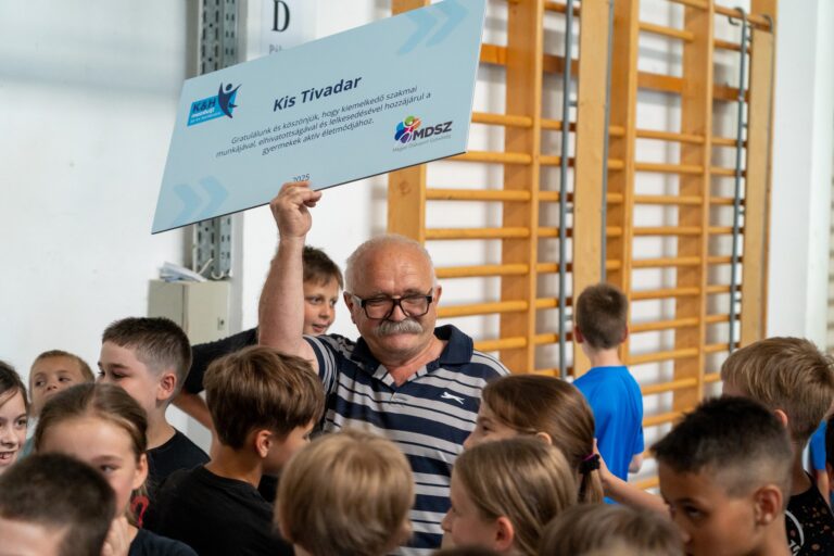 Elindult a ”K&H mozdulj! az év kedvenc tesitanára” választás!