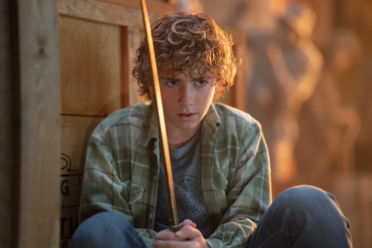 A Percy Jackson sztárja kihagyja a végzős bálját, mert halálos fenyegetéseket kaptak a lány ismerősei