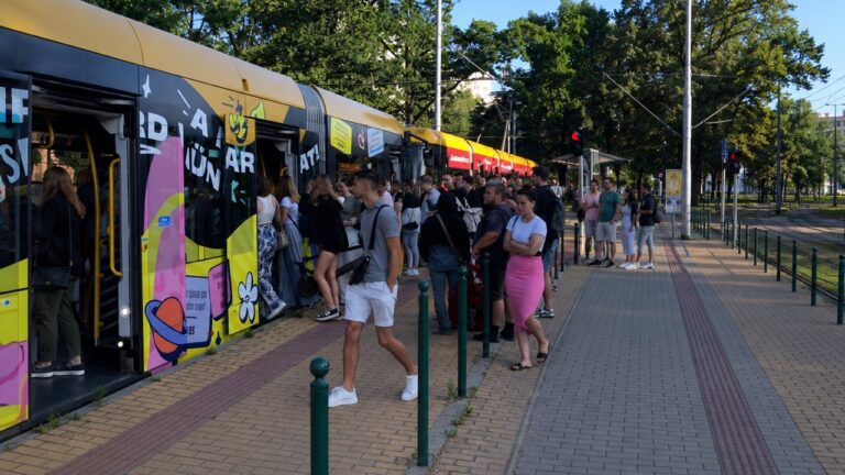 Ismét bulivillamossal búcsúztatja a tanévet a Coca-Cola SZIN