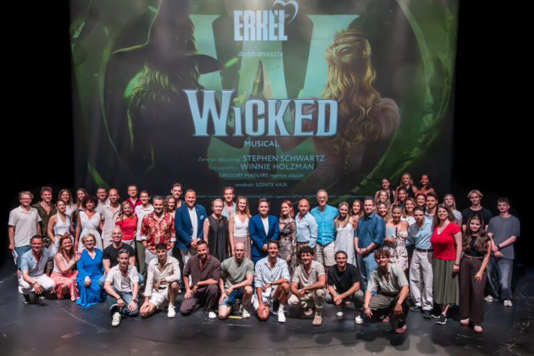 Készül a varázslat: megtartották a Wicked olvasópróbáját
