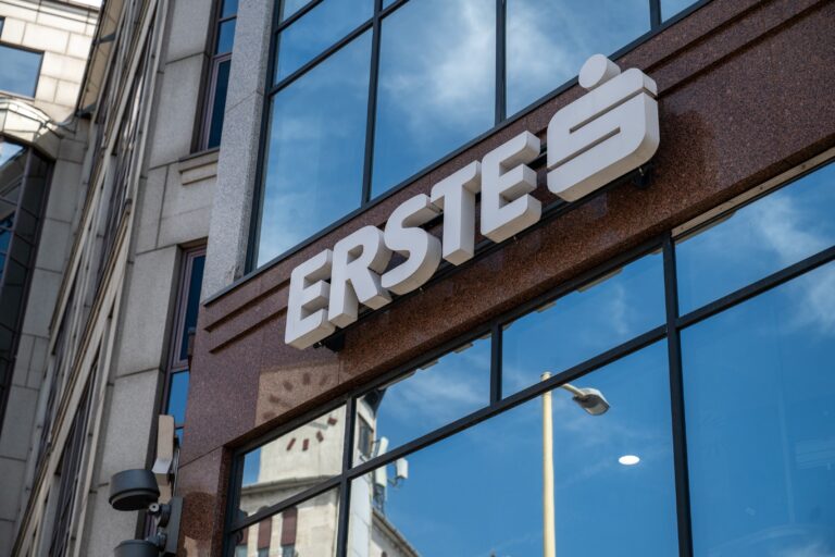 Rendszerfejlesztés miatt leállások várhatóak az Erste Banknál