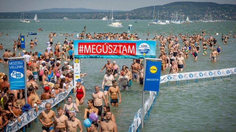Egy héttel elhalasztják a szombatra tervezett 44. Lidl Balaton-átúszást