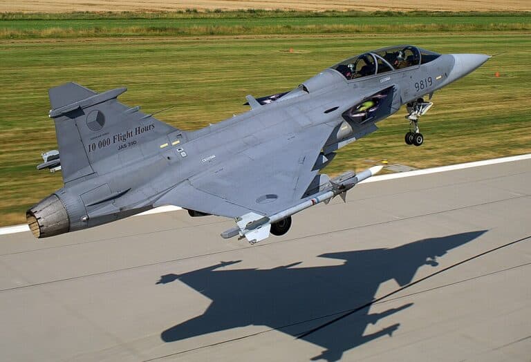 Svédországban vizsgálják a lezuhant magyar Gripen fekete dobozát