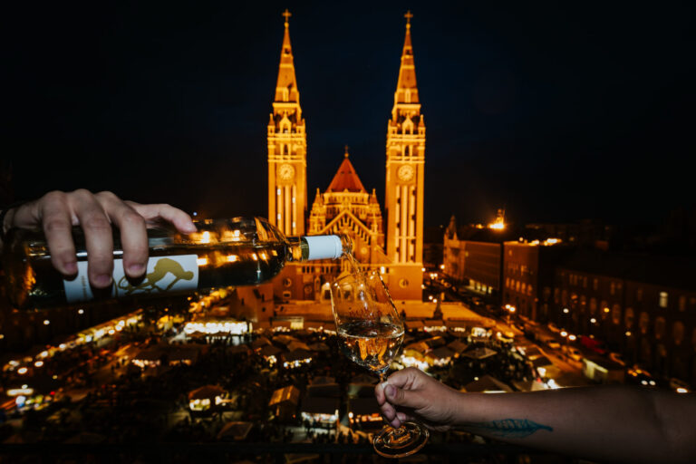 Őszi bormustrát rendeznek a szegedi Dóm téren