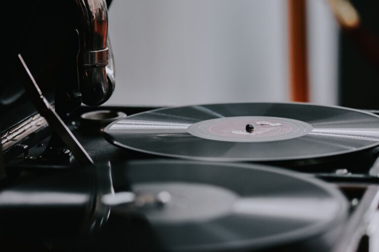 Külön rangsort kapott a bakelit: A Hivatalos magyar slágerlistákon elindult a Vinyl Top 10