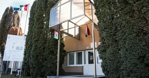 1016kormanyablak